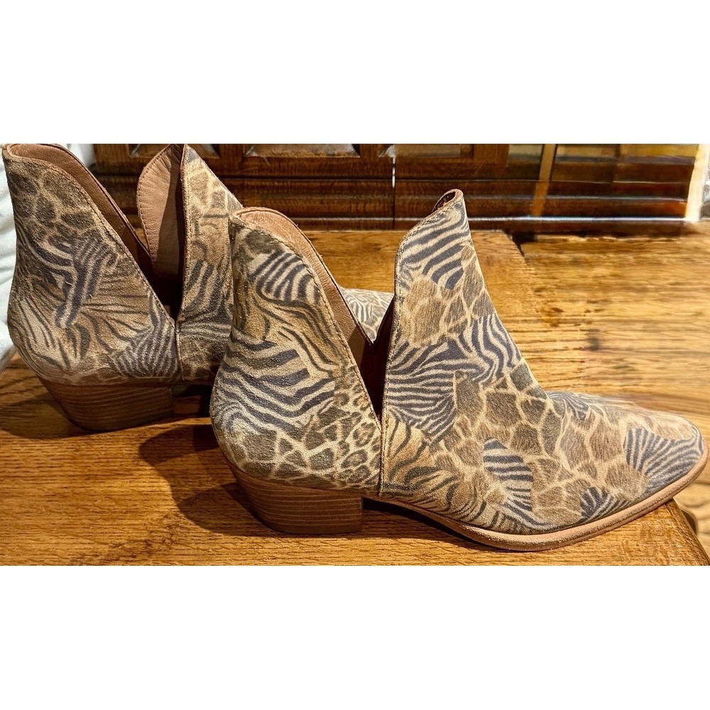 Free People Animal Charm Animal Print Double V Bootie Size 37.5 EUC - Picture 5 of 8